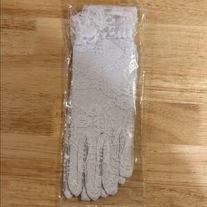 White Floral Lace Gloves for Women - Elegant Bridal Accessory